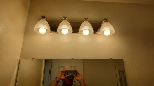 Building Photo - Spacious 2 Bedroom, 1 Bathroom Moraga Condo