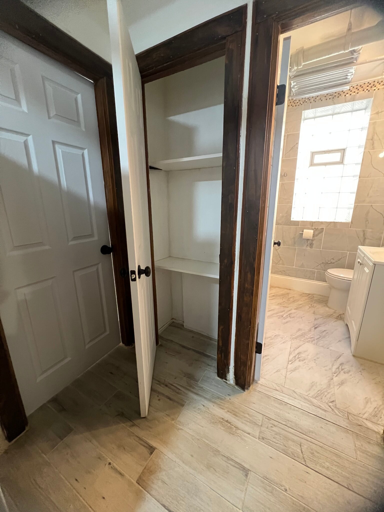 Linen Closet - 3025 N Parkside Ave