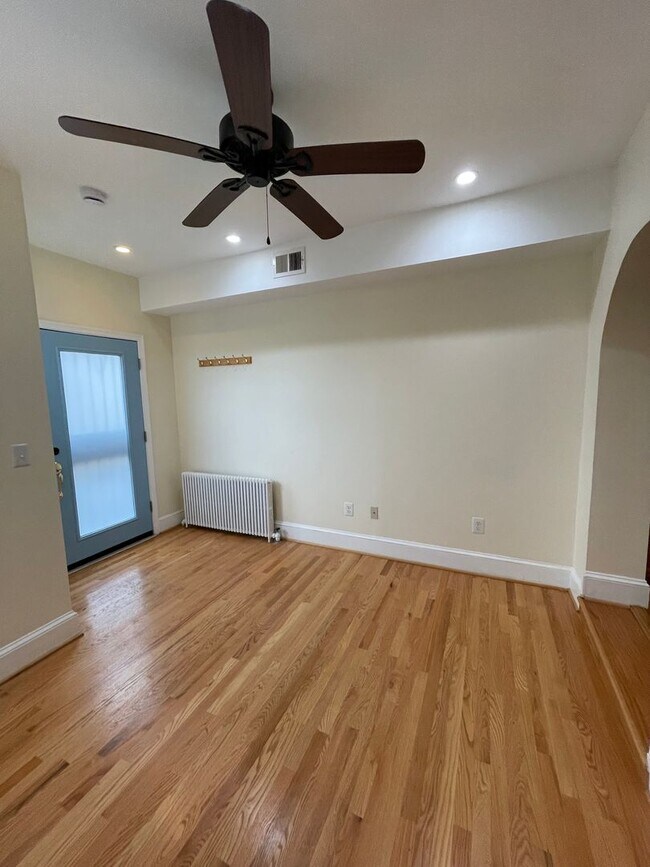 Building Photo - Charming 1928 Row Home for Rent with Modern Amenities — 3 Bedroom 2 Full Bath w/ 2 Half Baths, 2 ...