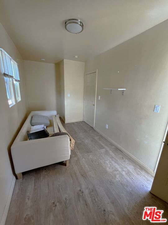 Building Photo - 1058 W 42nd Pl