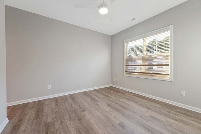 Building Photo - 3/3 Townhome beside Centennial Campus & Cl...