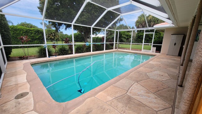 Building Photo - Pristine Pool Home - 3 bed/ 2 bath/ 2 car ...