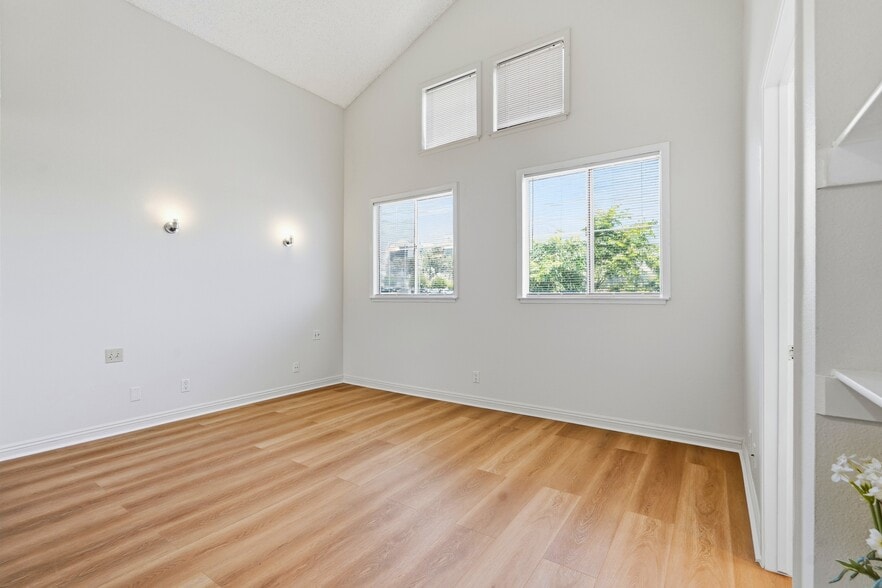 Building Photo - 13901 Olive View Ln