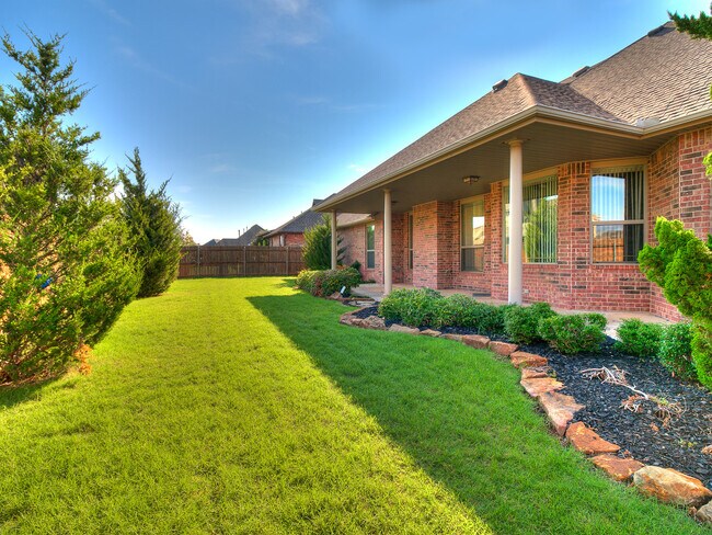 Building Photo - Regency Pointe Addition- Community Pool- 3...