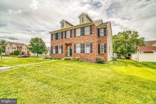 Building Photo - 9902 Player Dr