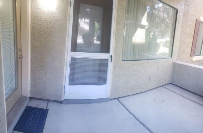 Building Photo - TANAMERA CONDOMINIUMS 1 bed 1 bath 1 car g...