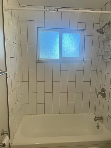 Building Photo - 4562 Everett St