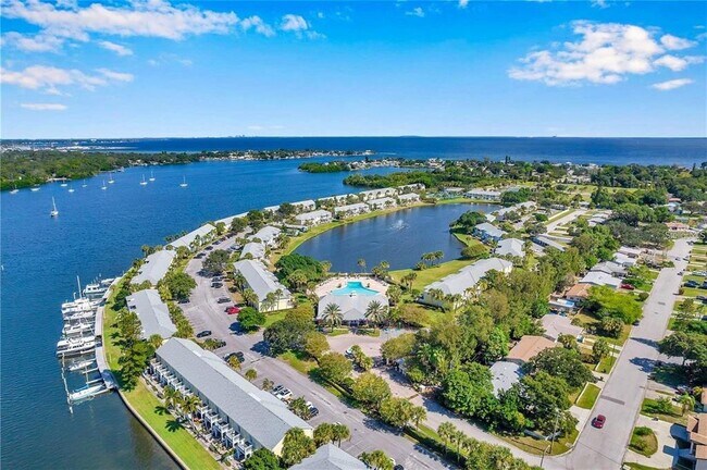 Building Photo - 3873 Pompano Dr SE