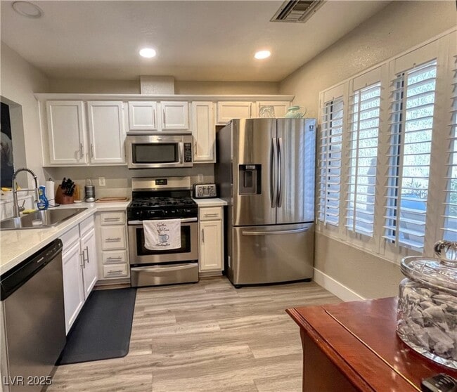 Building Photo - 8512 Desert Holly Dr
