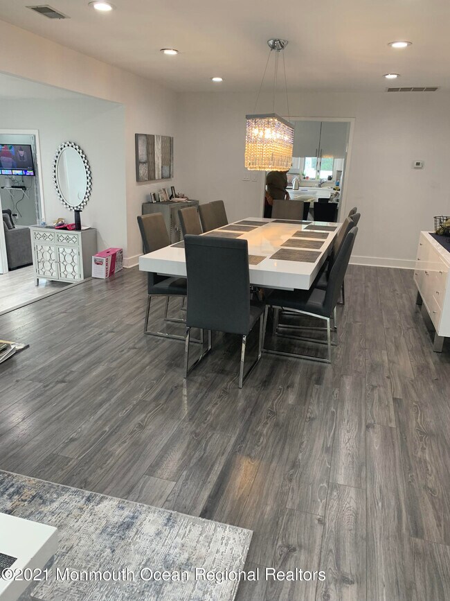 Building Photo - 28 Dwight Dr