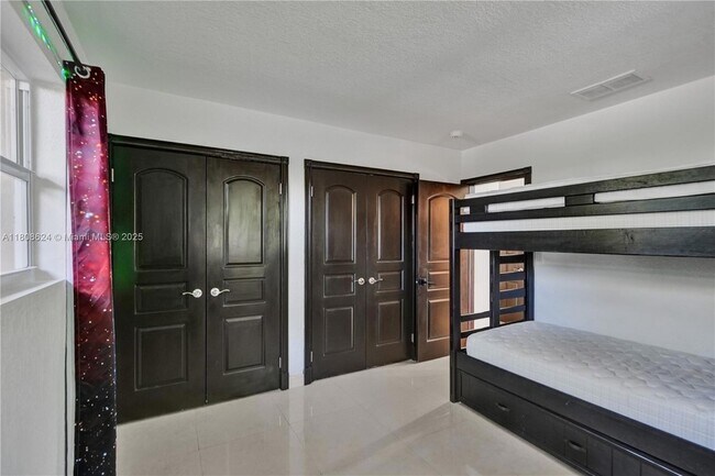 Building Photo - 3100 NE 56th Ct