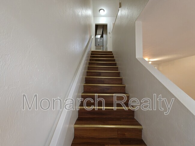 Building Photo - 620 SW 10th Ln