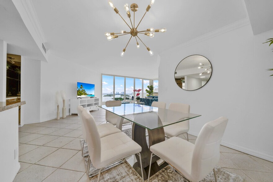 Building Photo - 1717 N Bayshore Dr