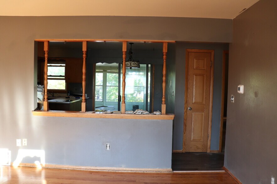 Living room looking into kitchen - 3627 Southwood Dr