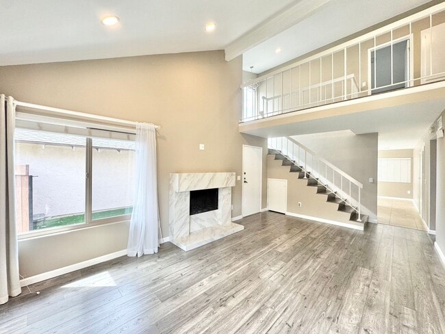 Building Photo - Beautiful 4B 2BA Home w/ AC, W/D, & Solar Panels!