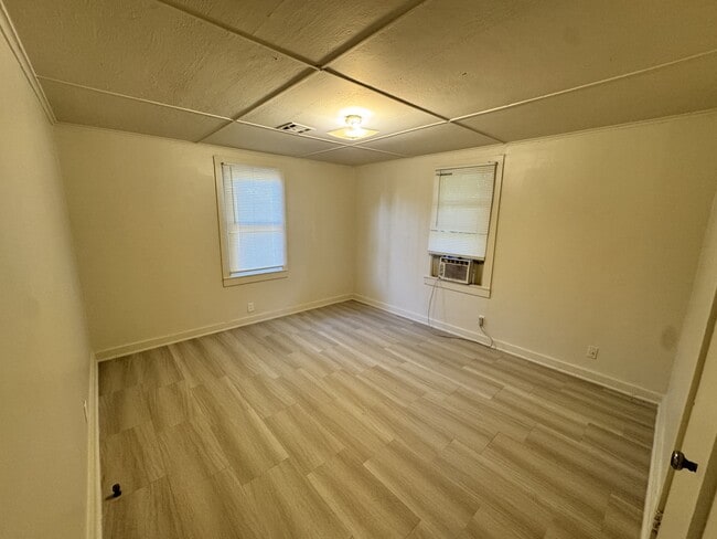 Building Photo - 110 N Pine St