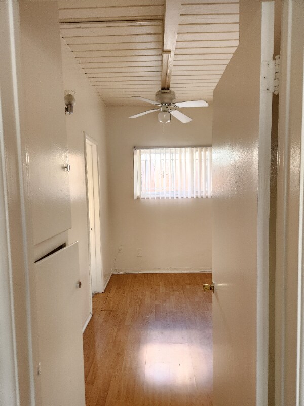 Building Photo - 1909 Beachwood Dr