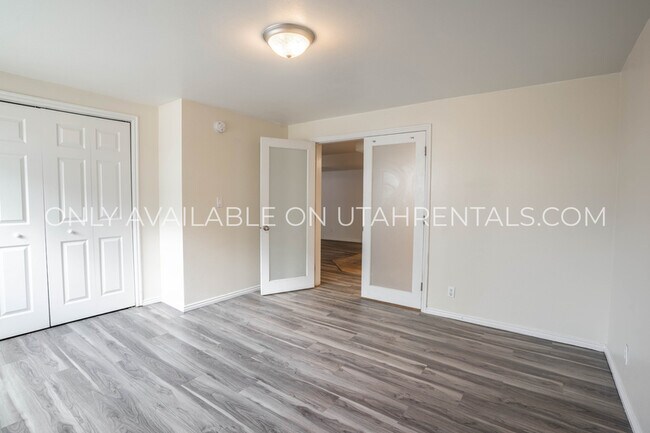 Building Photo - 1651 Hickory Ln