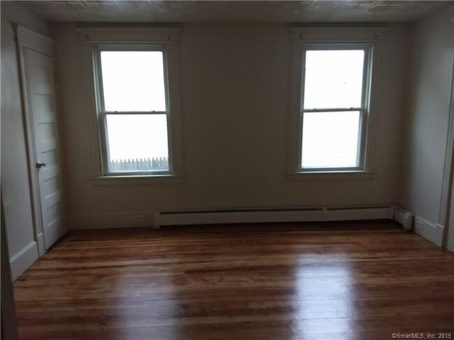 Building Photo - 206 Lounsbury St
