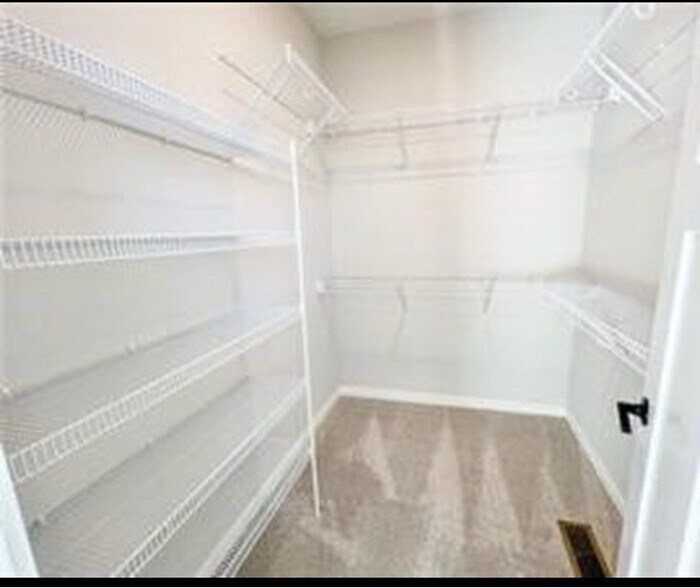 Building Photo - 3012 Crest View Cir
