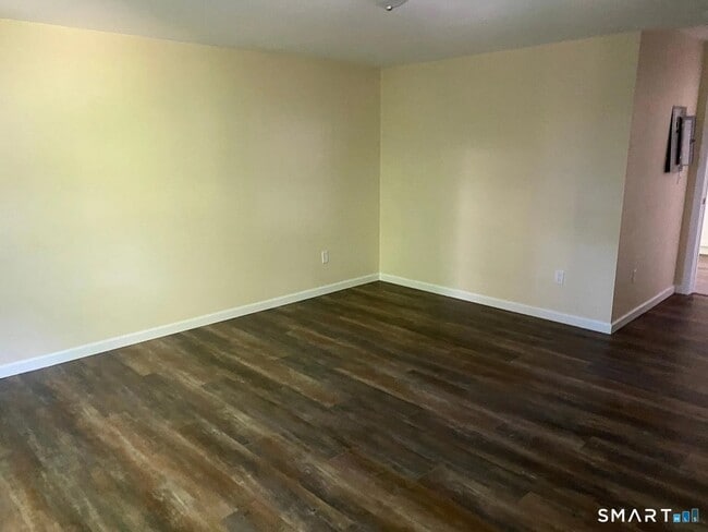 Building Photo - 29 Session St