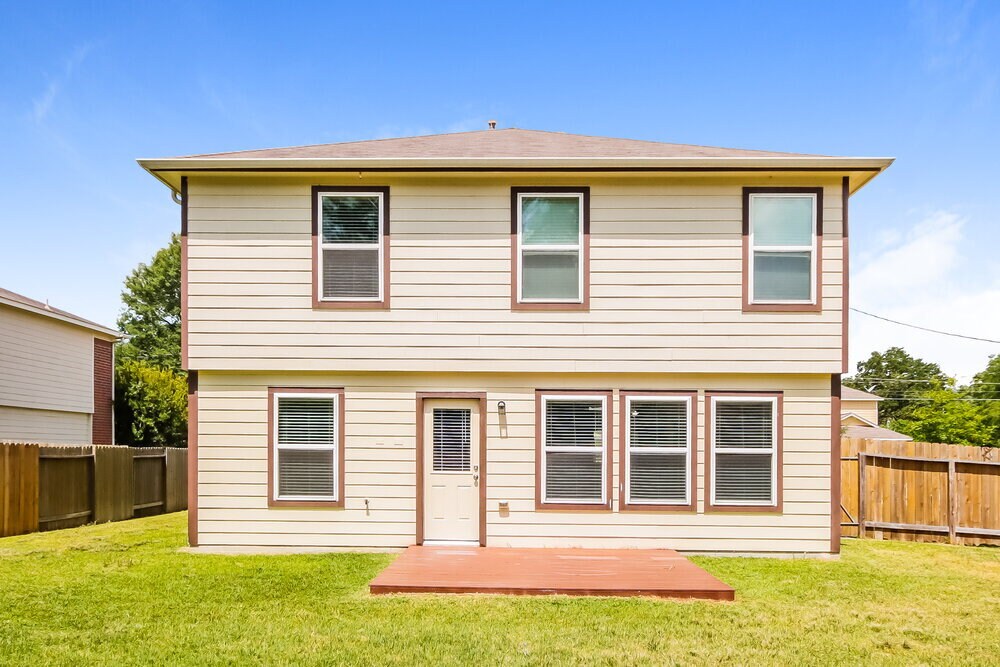 Building Photo - 16779 Warbler Dr