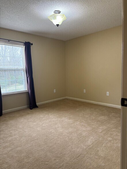 Building Photo - 503 Pelham Square Way