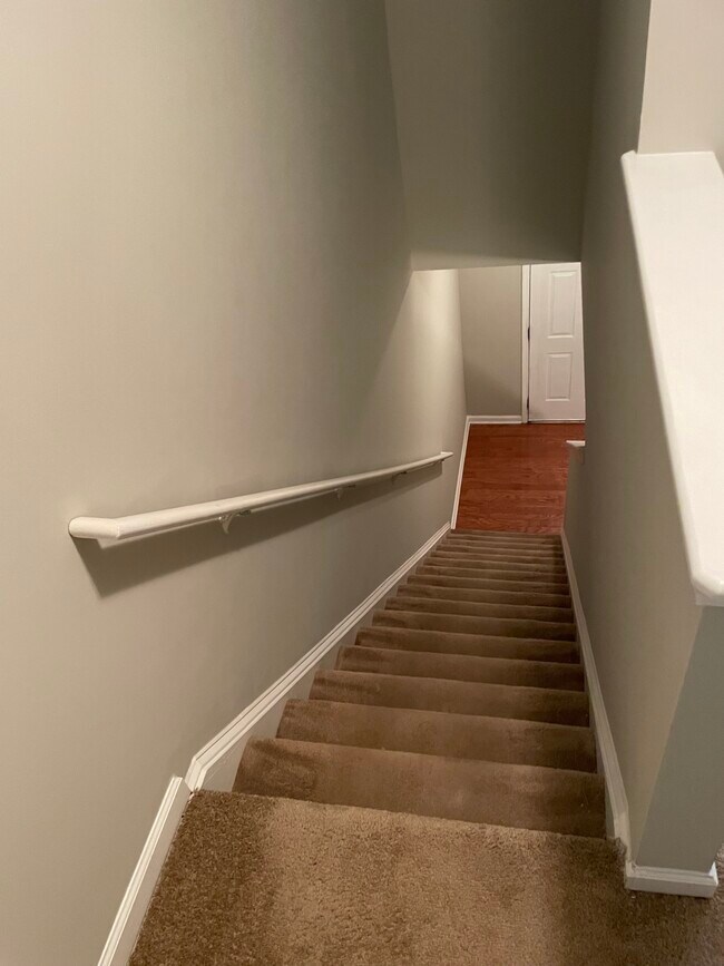 UPSTAIRS - 11483 S Glen St