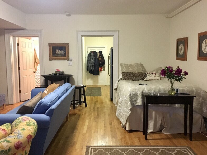 Building Photo - 105 Beacon St