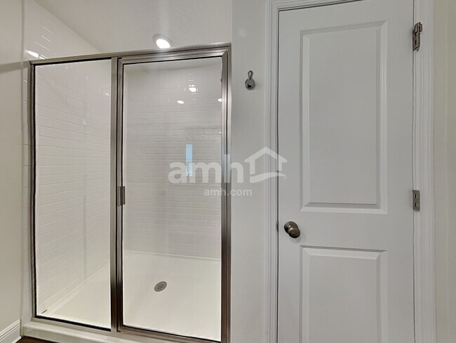 Building Photo - 27265 St Andrews Ave