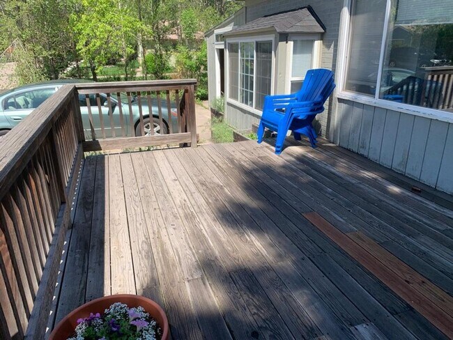 Building Photo - 910 Bungalow Ct