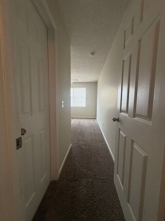 Building Photo - 125 Winthrope Ln