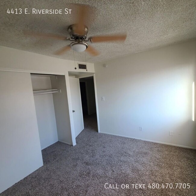 Building Photo - Don't miss out on this 2 bedroom, 1.5 bath...