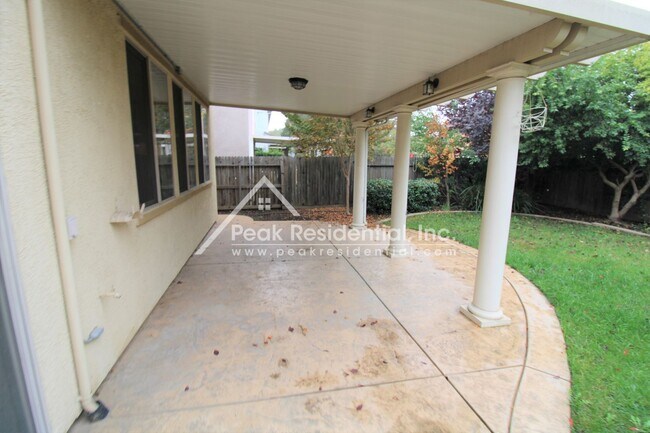 Building Photo - Wonderful 4bd/2.5ba Elk Grove Home with 3 ...