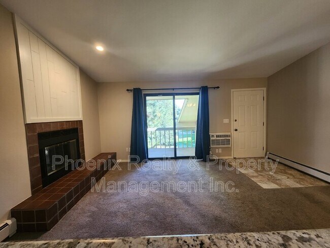 Building Photo - 2800 Kalmia Ave