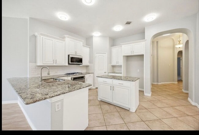 Building Photo - 725 Gray Washington Dr