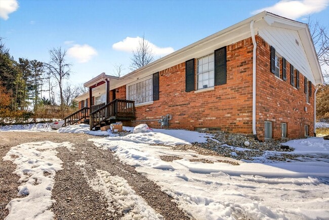 Building Photo - 775-777 N Smith Rd