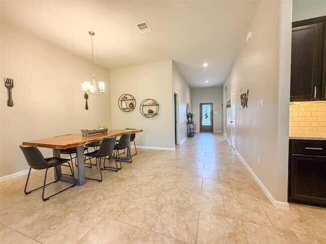 Building Photo - 2513 Kaman Ln