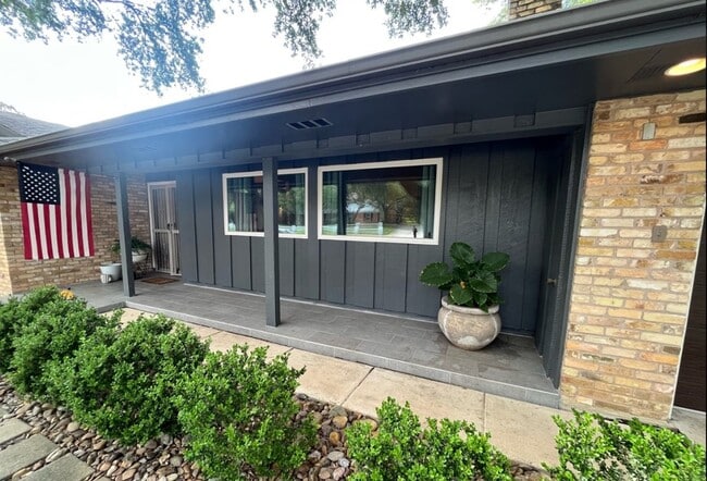Building Photo - 2710 Marlborough Dr