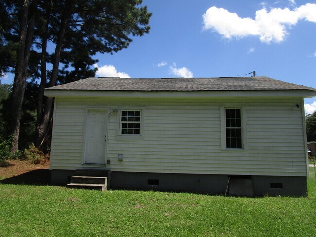 Building Photo - 22 Buttercup St