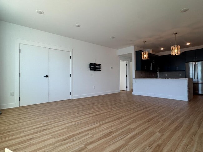 Building Photo - 120 N Lake Park Blvd