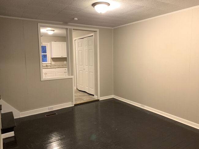 Building Photo - Newly Renovated 2 Bedroom with a walk-through Home in Carlisle