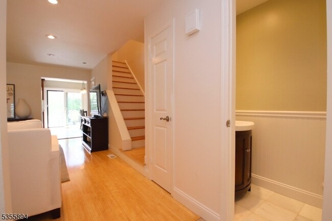 Building Photo - 829 Poplar Ct