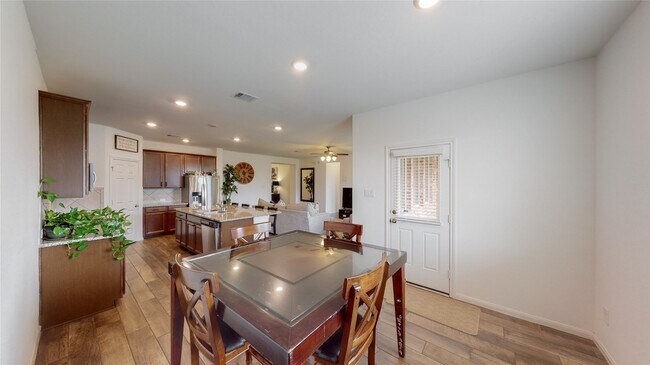 Building Photo - 31415 Whitcombe Summit Wy