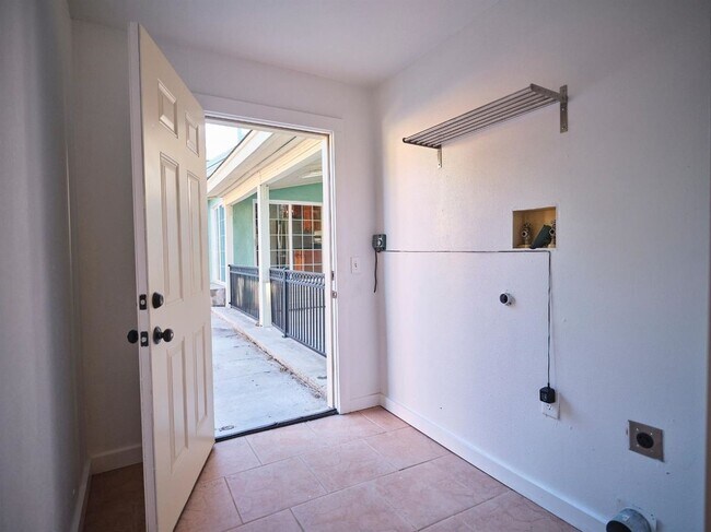 Building Photo - Charming 3 Bedroom in Historical Tower District