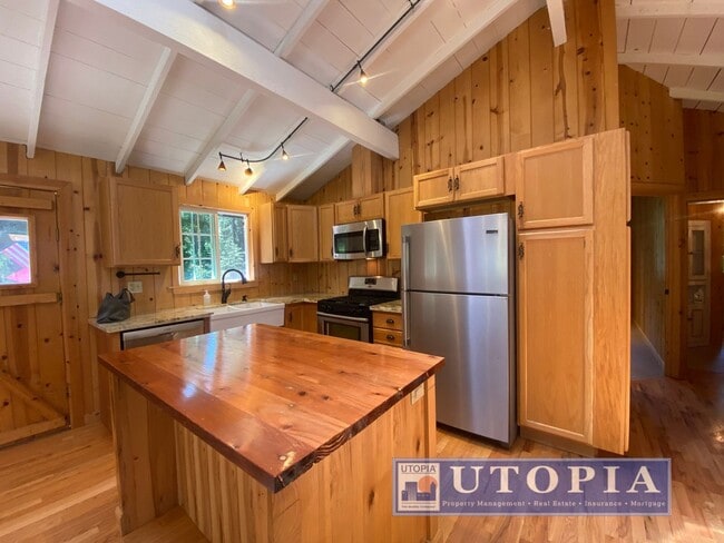 Building Photo - Gorgeous 4-bedroom, 2-bathroom Forest Lake Home with Deck, Office & Scenic Redwood Views