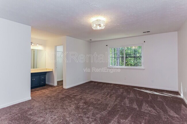 Building Photo - 135 Beethoven Ct