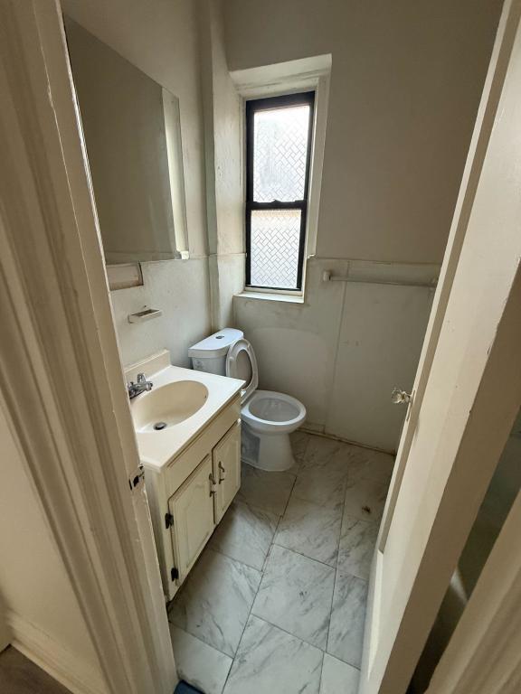 Building Photo - 36 Bruce Ave