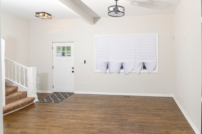 Building Photo - 429 W 102nd Pl