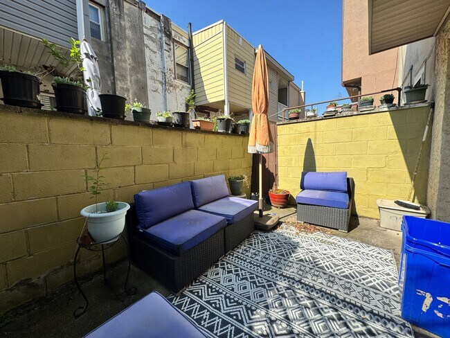 Building Photo - Spacious Passyunk Square Home with Finished Basement & Patio